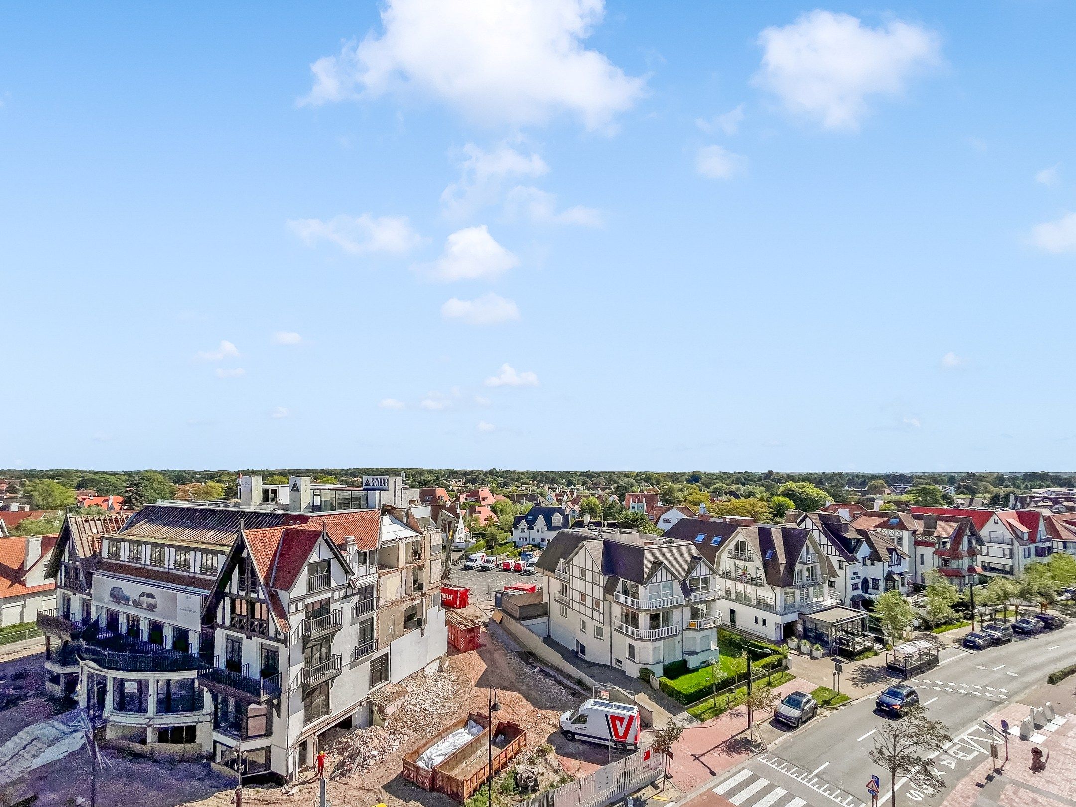 Zonnig gemeubeld appartement met open zicht, gelegen aan het Albertplein (Zoute) op enkele passen van de Zeedijk.  foto 5