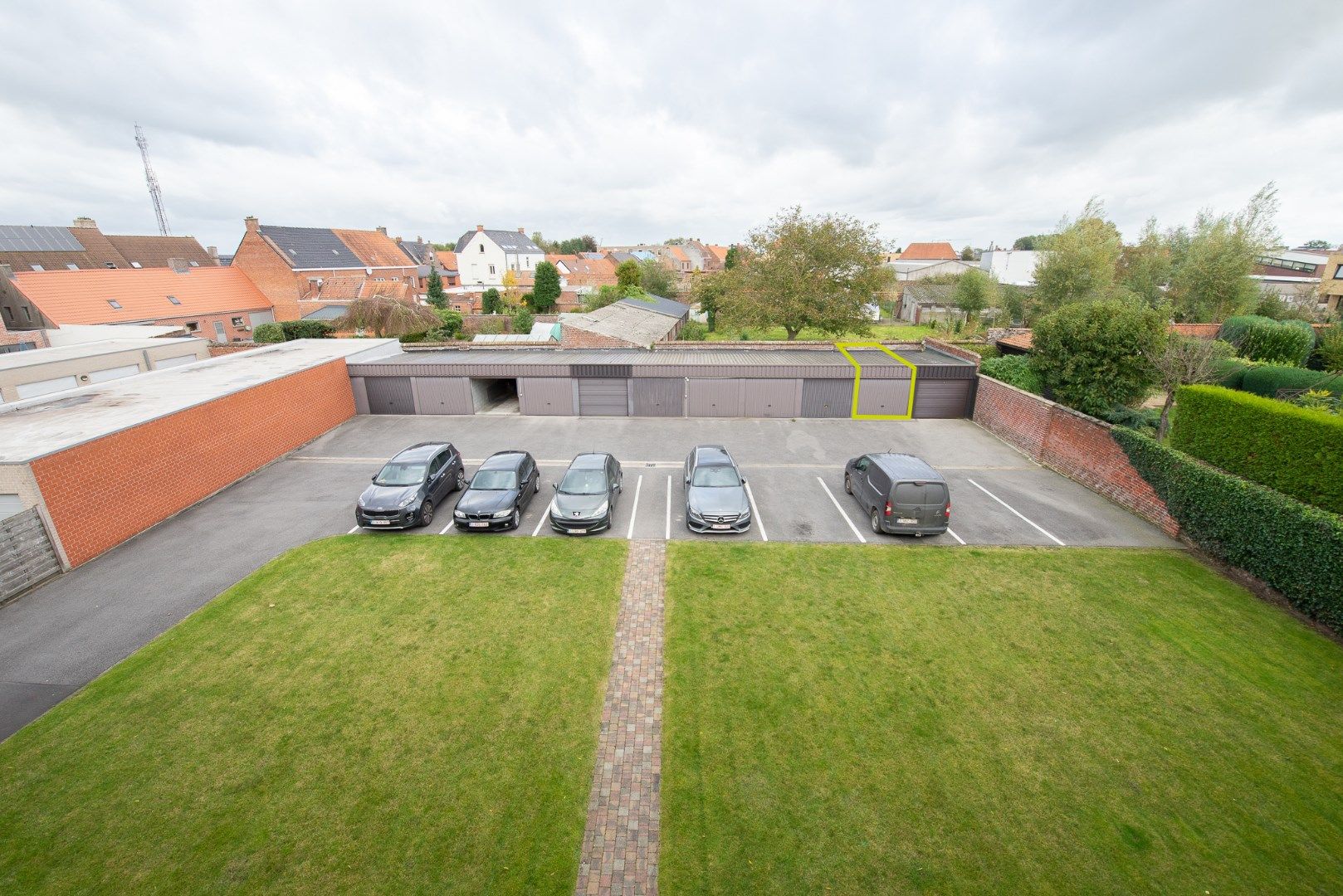 Energiezuinig 2 slaapkamer appartement met garagebox in centrum Zwevezele foto 14