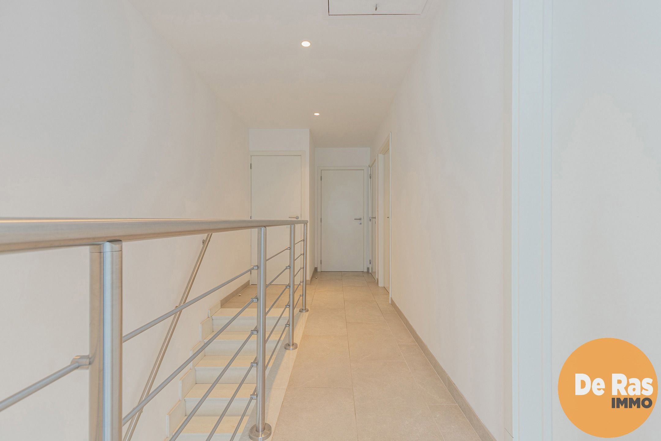 ERPE-MERE - Praktische halfopen woning met garage/loods. foto 10