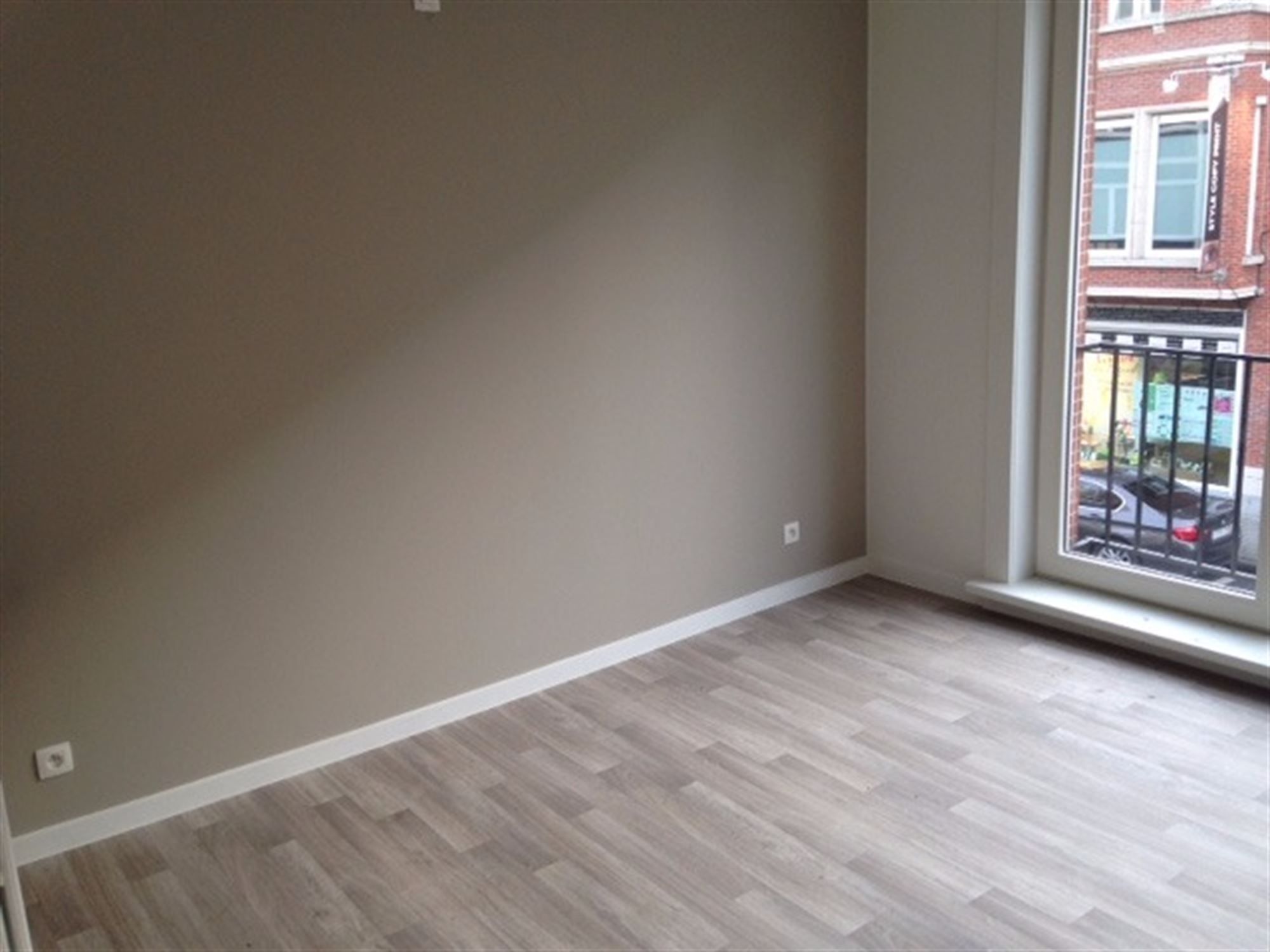 Volledig vernieuwde woning centrum Kortrijk foto 11