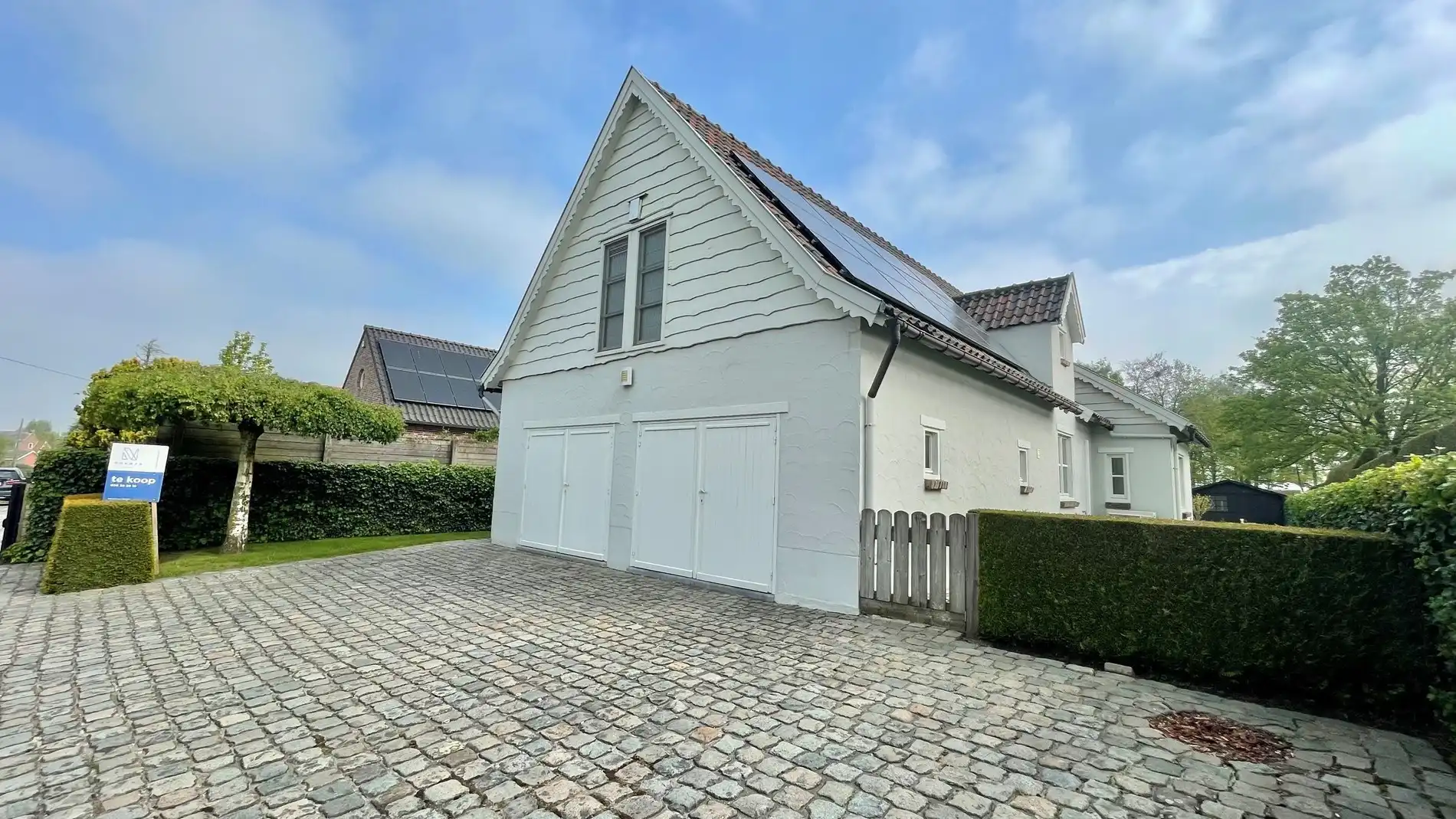 Villa met 3 kamers, 20 zonnepanelen en een dubbele garage op 800 m² foto 4