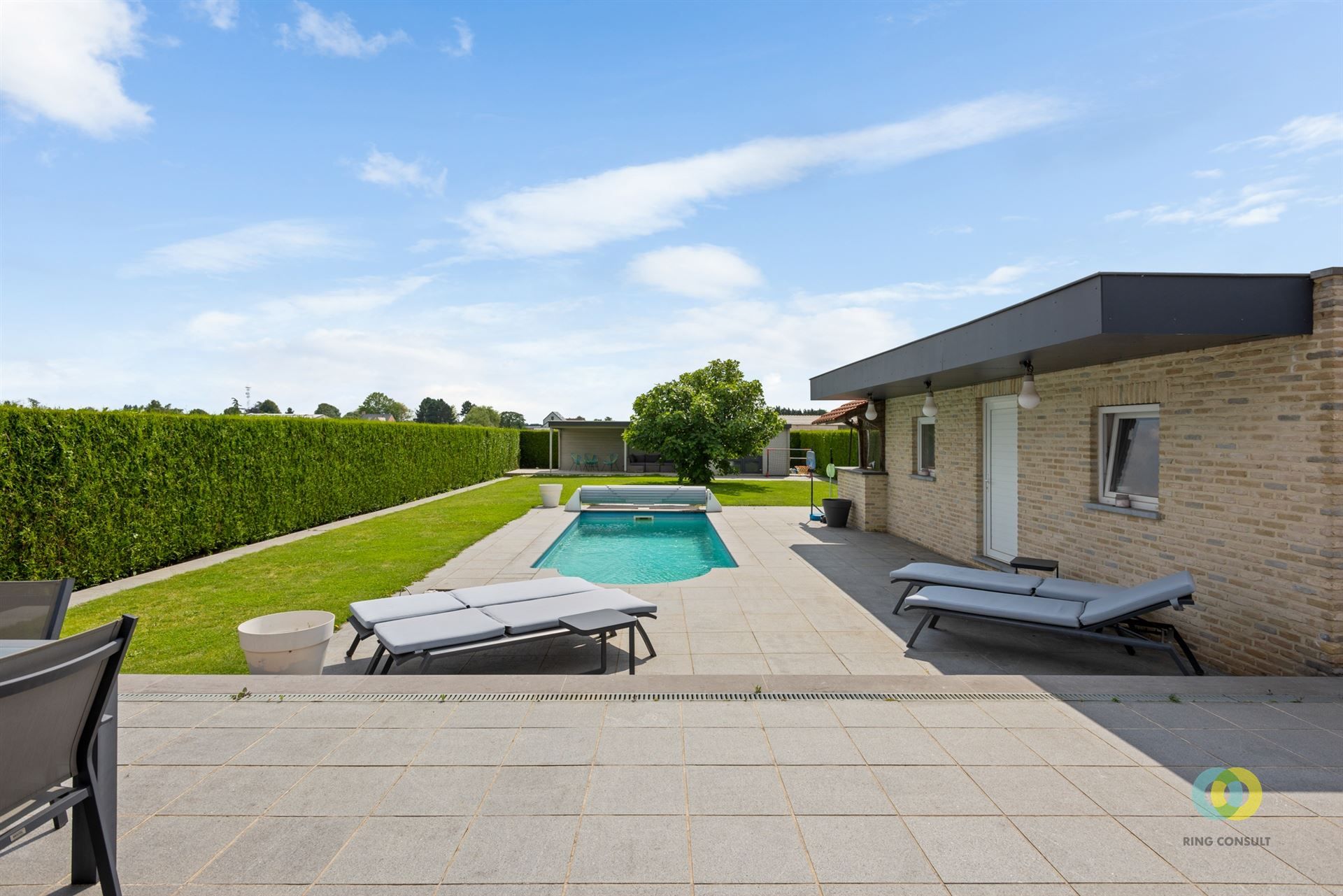 bungalow in doodlopende straat  foto 1