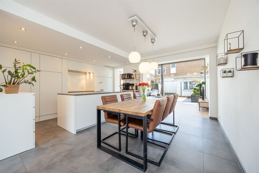 Instapklare woning met garage en gezellige tuin foto 5