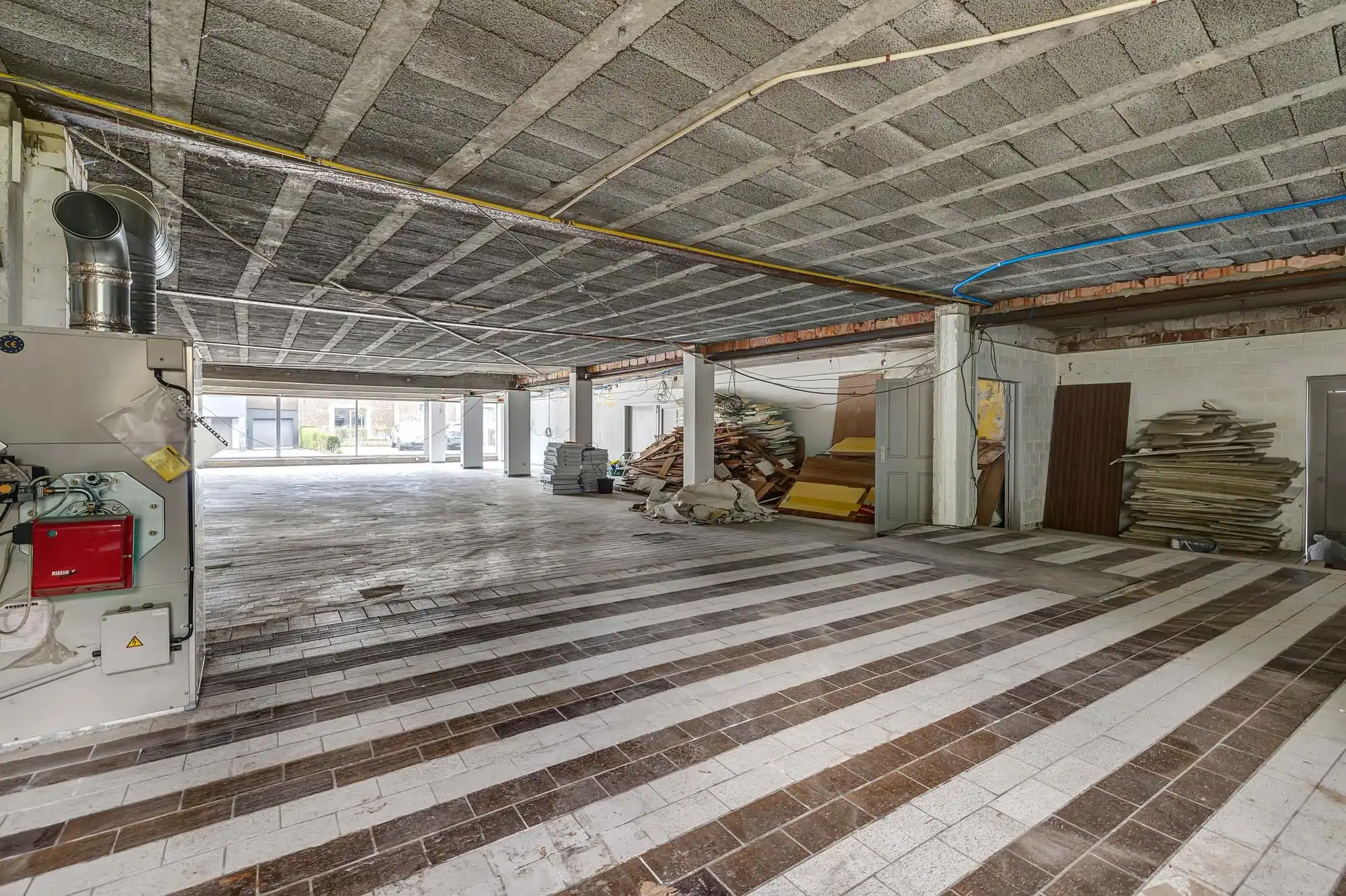 Te renoveren handelspand (315m²) met 4 staanplaatsen foto 11