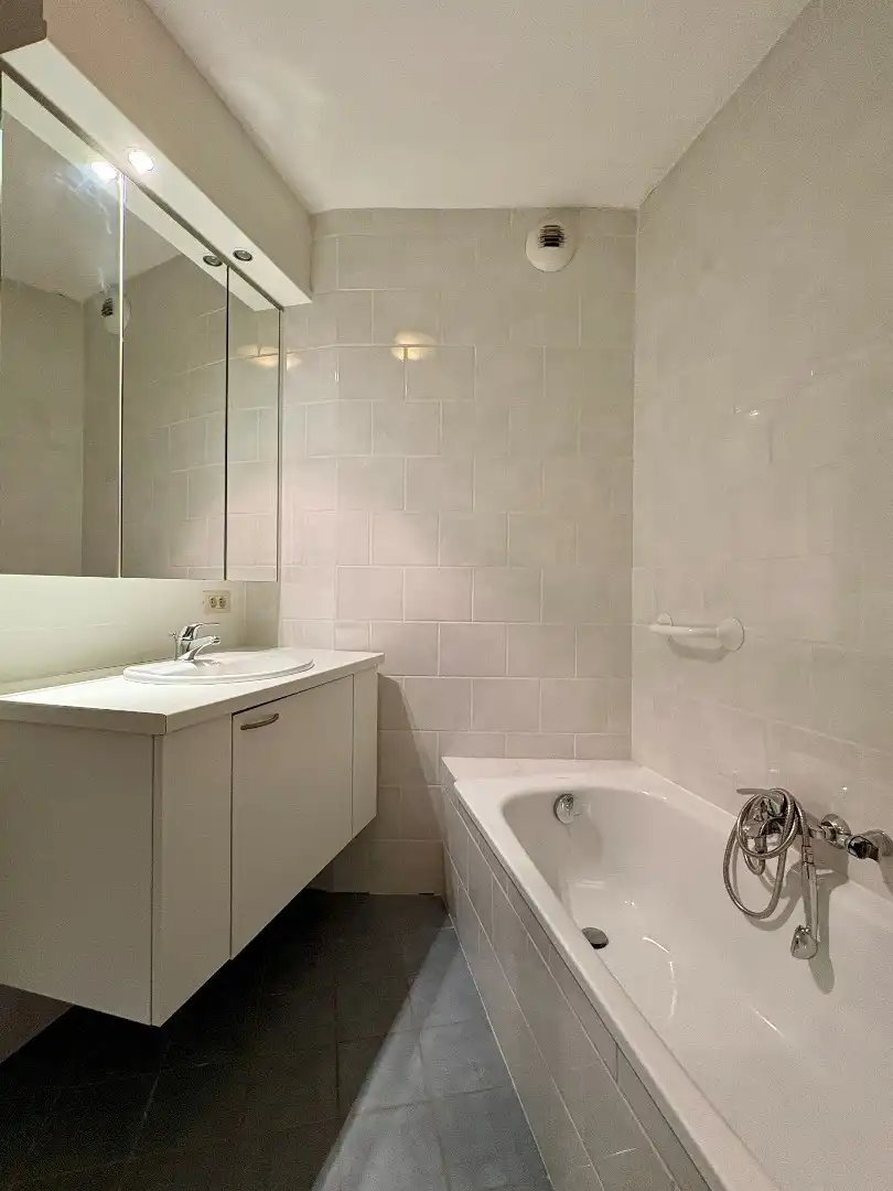 Hedendaags, tof 2 slaapkamer appt met terras in Kuurne. foto 11