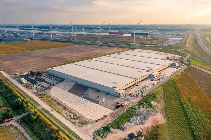 Logistieke magazijnen met kantoren te huur foto {{pictureIndex}}