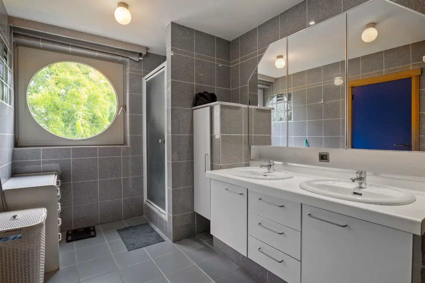 Vrijstaande architectenwoning met 5 slpk., atelier en dubbele garage op ruim perceel met zicht op de velden foto 18