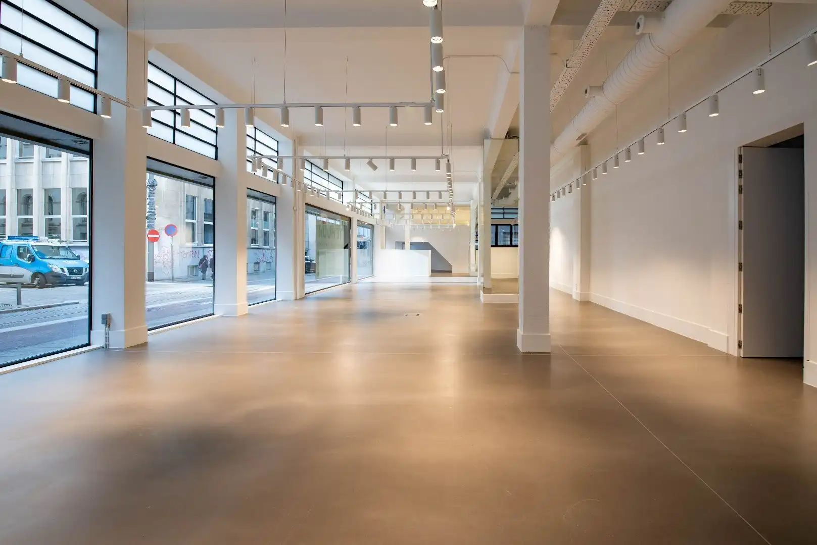 Kipdorp 23 - Veelzijdig kantoor/showroom met parking foto {{pictureIndex}}