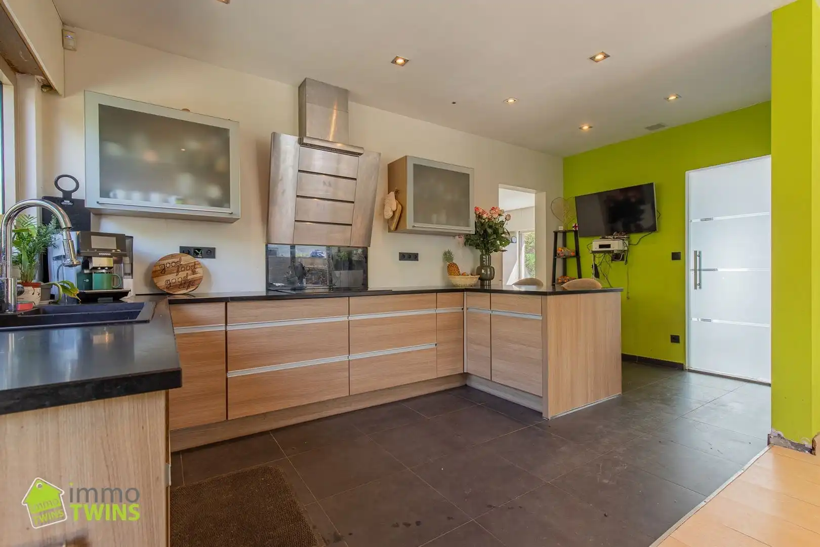 Ruime en energiezuinige OB met garage, tuin en oprit te Buggenhout. foto 9