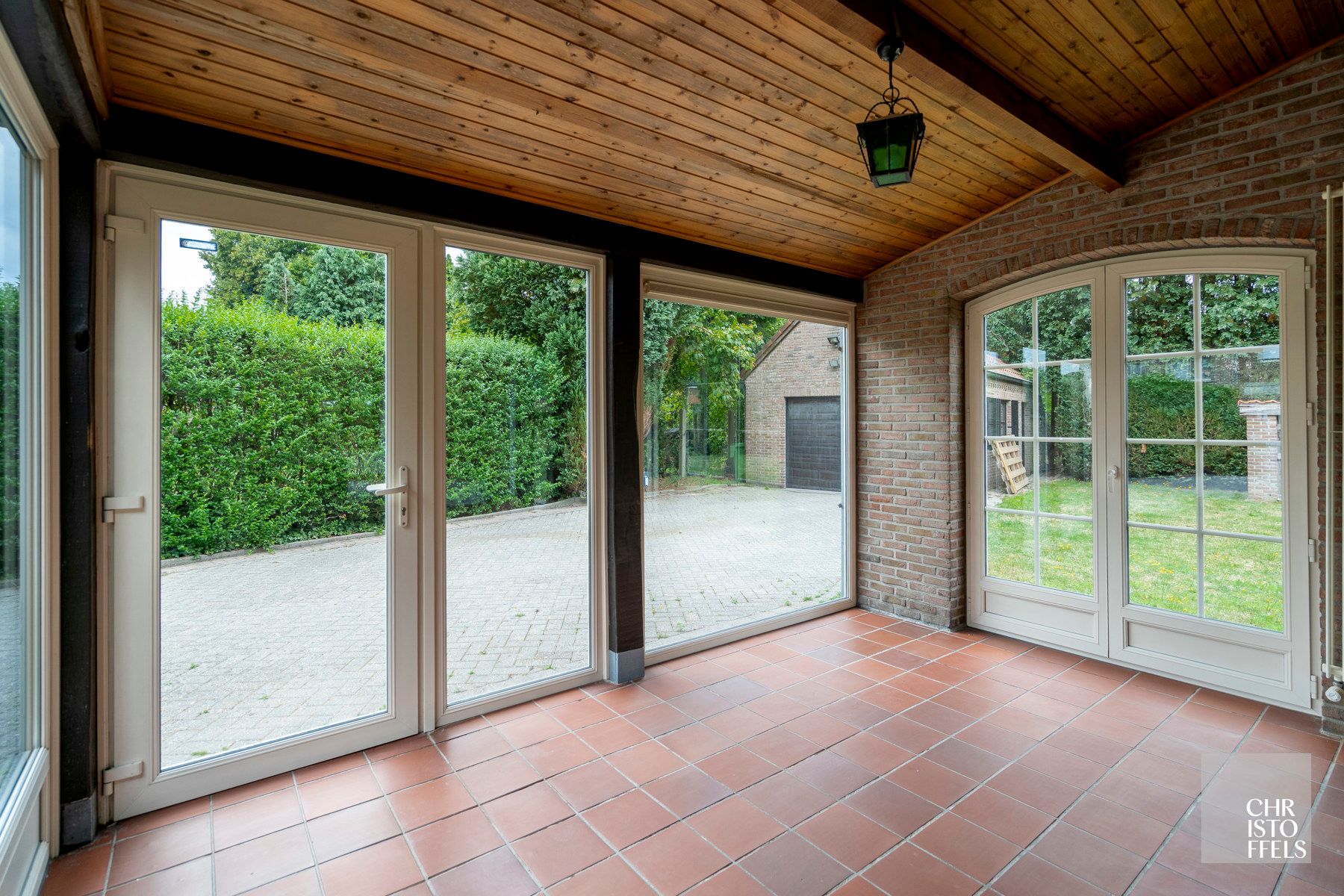 Instapklare, karaktervolle woning met eventuele praktijkruimte (229m²) te Genk!  foto 15
