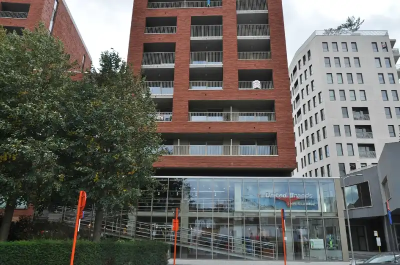 Centraal gelegen appartement met ruime zonneterras en garage vlakbij de K in Kortrijk. foto 9