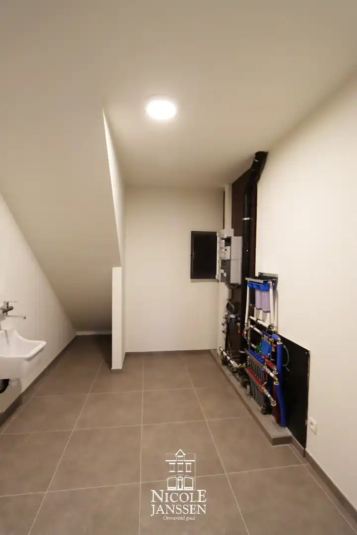 Nieuwbouwwoning met carport foto 8