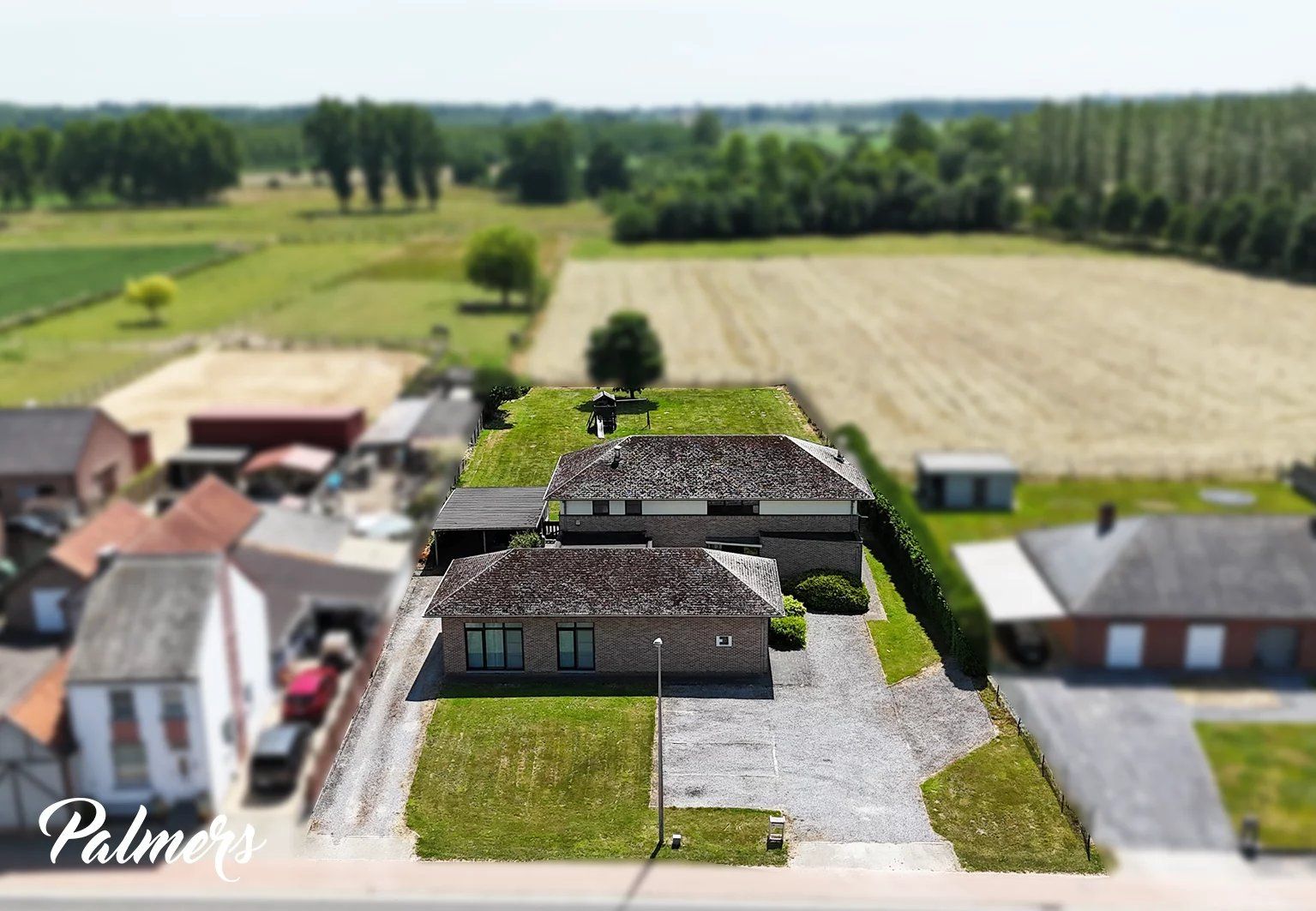 Veelzijdige villa foto {{pictureIndex}}