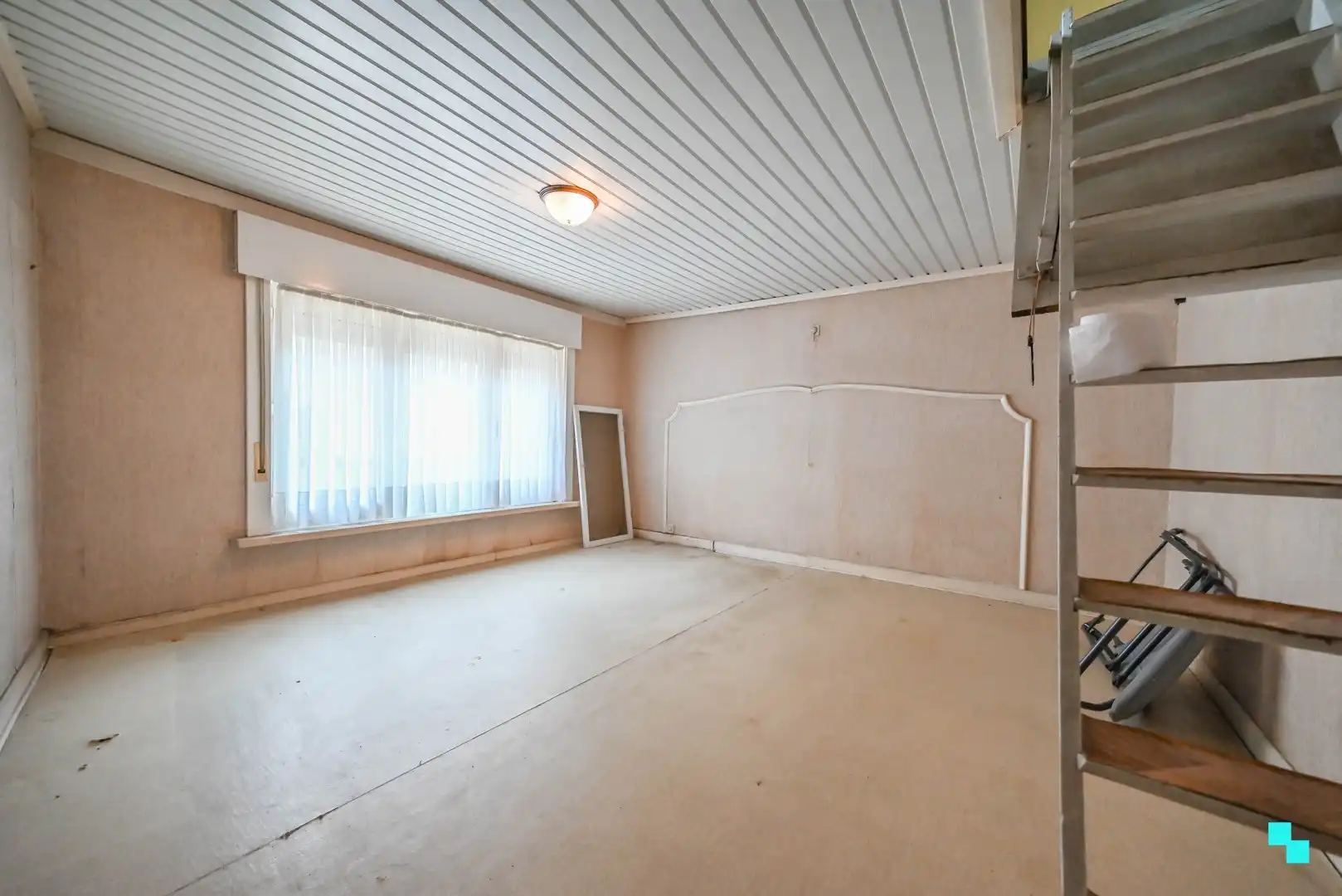 Te renoveren ééngezinswoning met garage te Izegem foto 20