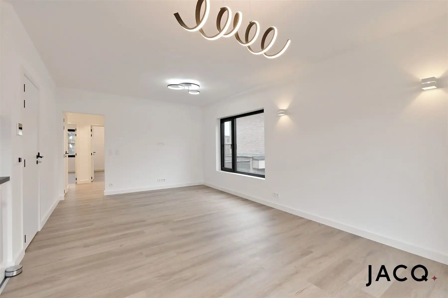 Luxueus gerenoveerd appartement te Berchem! foto 3