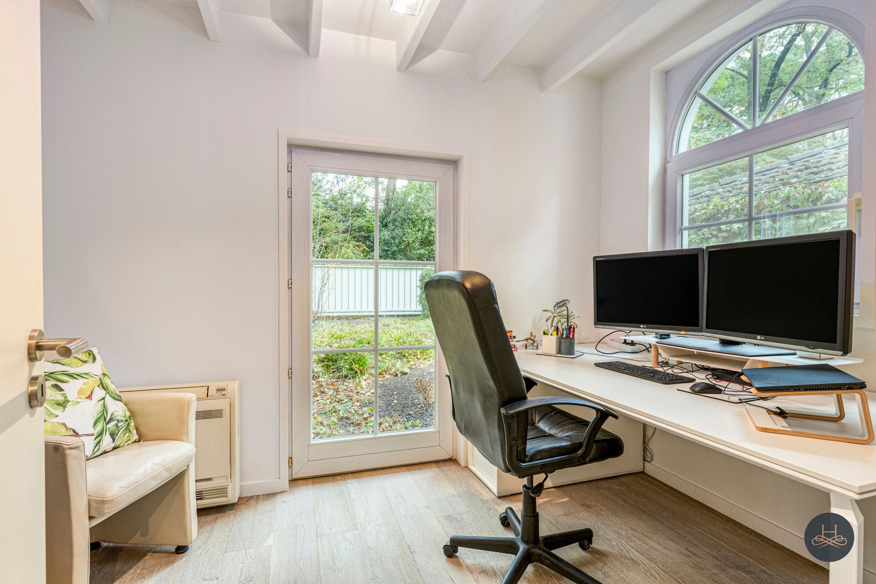 Indrukwekkende groen gelegen villa met zwembad en poolhouse  foto 20