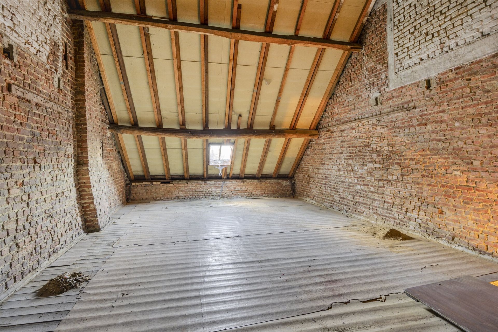 Rustiggelegen woning met atelier en knusse tuin! foto 18