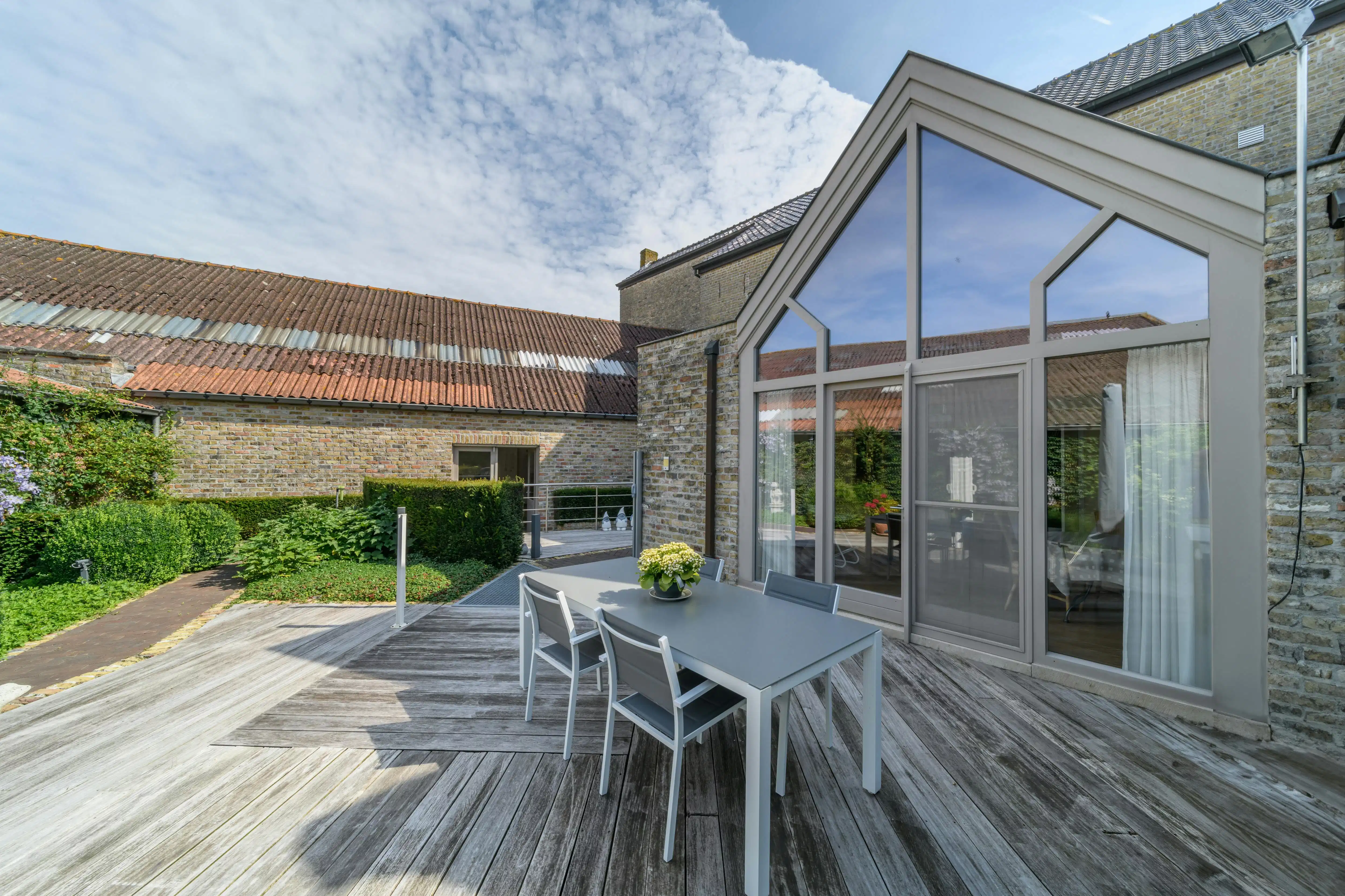 Herenhuis met ruime garage te koop in Izenberge. foto 29