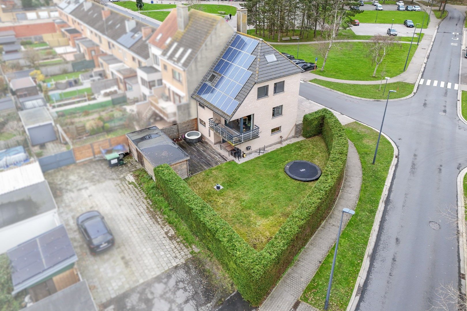 Ruime en energiezuinige woning met 4 slaapkamers te Oostende foto 3