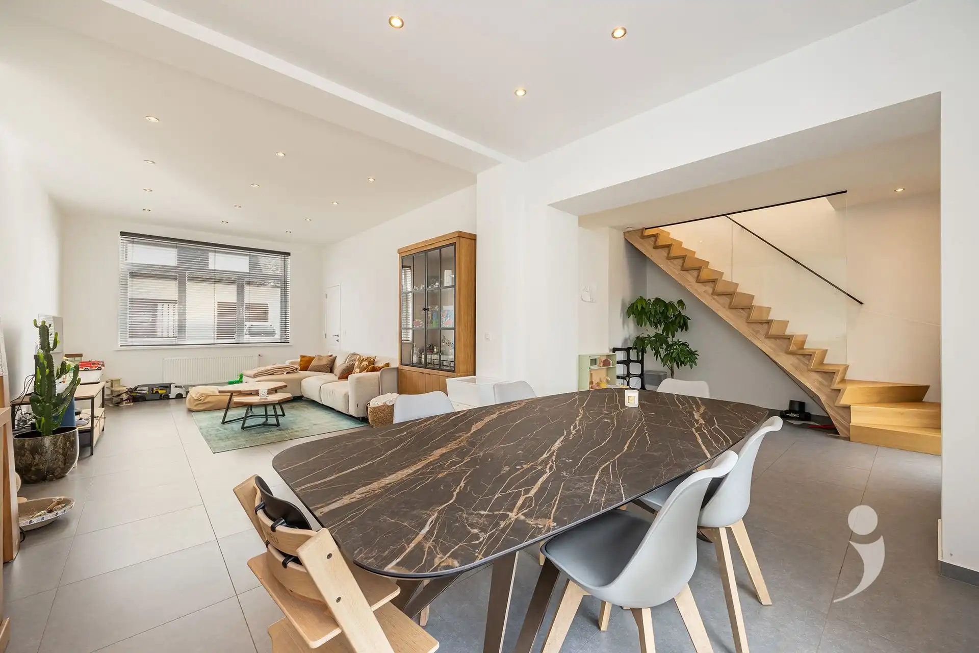 Recent gerenoveerde woning op een rustige locatie! foto 7