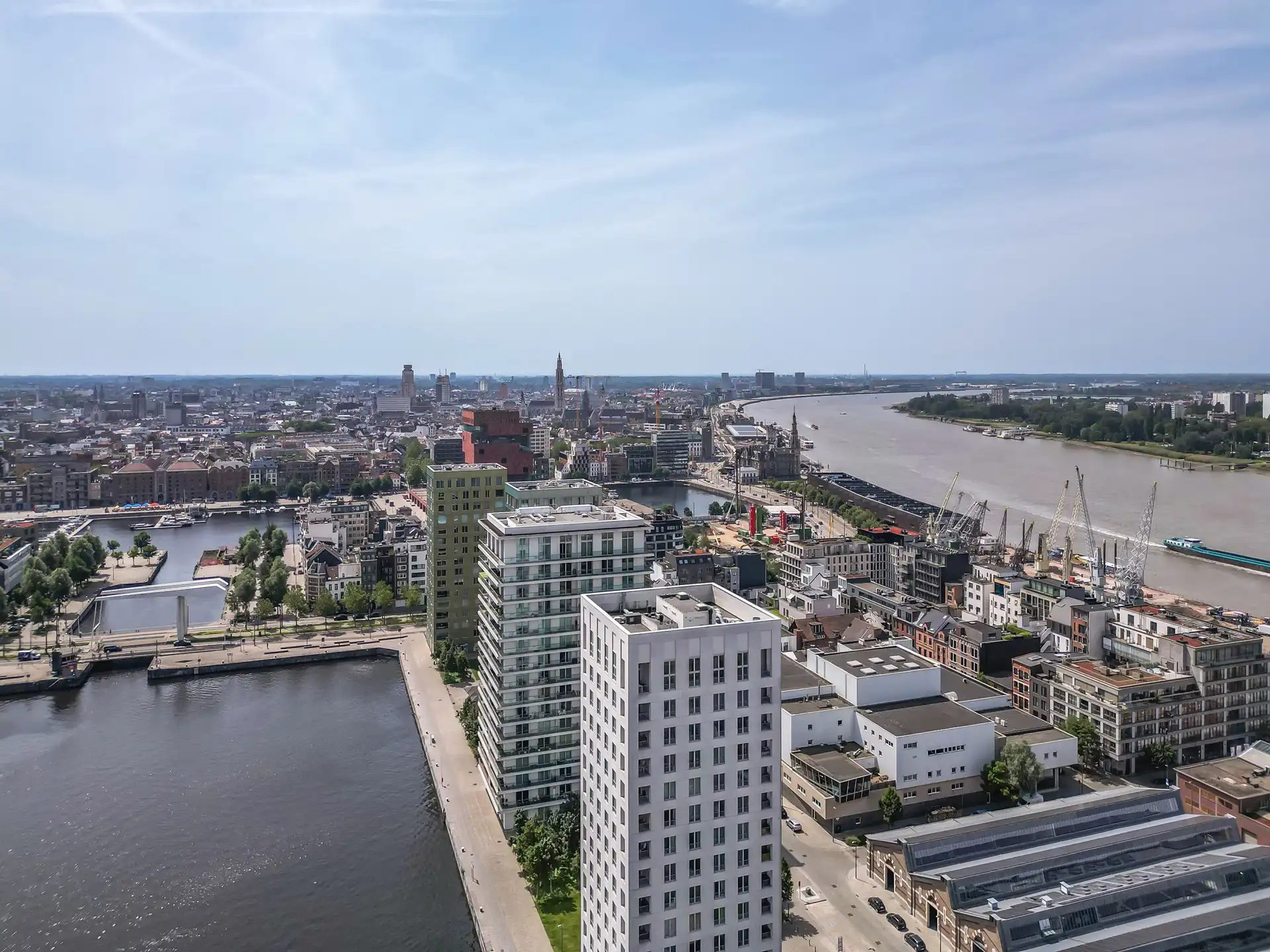 Stijlvol appartement met terras aan het Eilandje foto 18