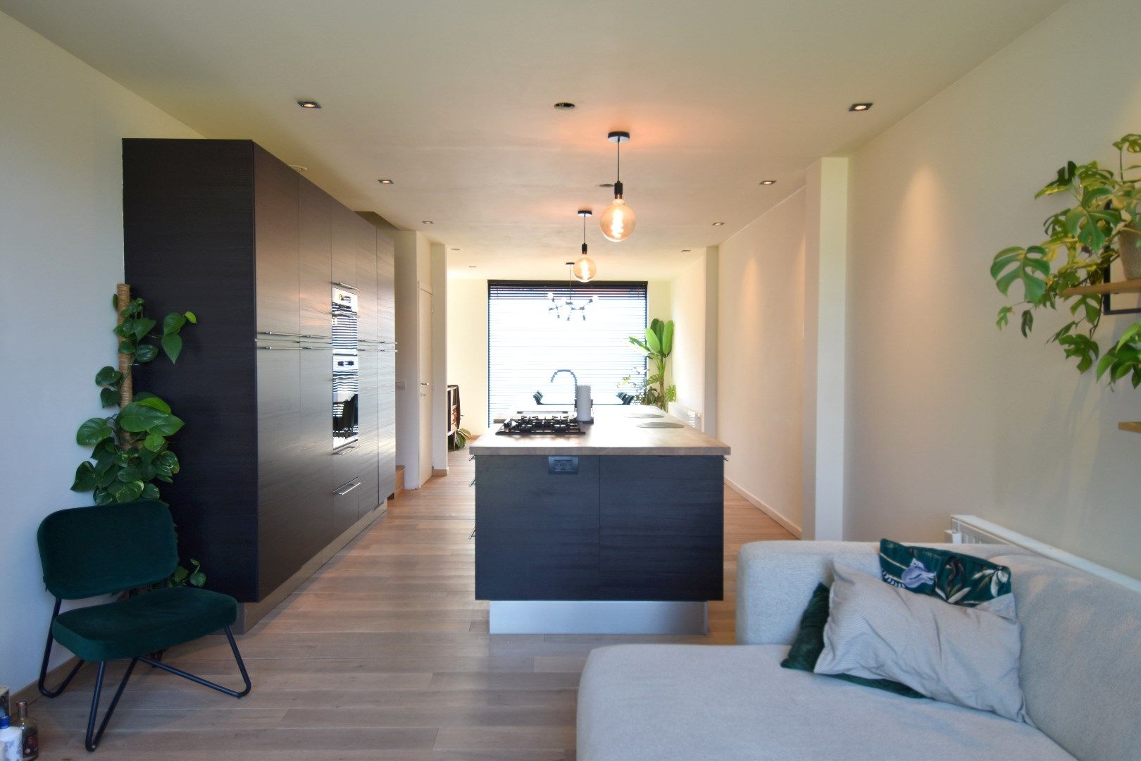 Instapklare rijwoning met 2 slaapkamers en mooi stukje tuin te koop in Moorsele foto 5