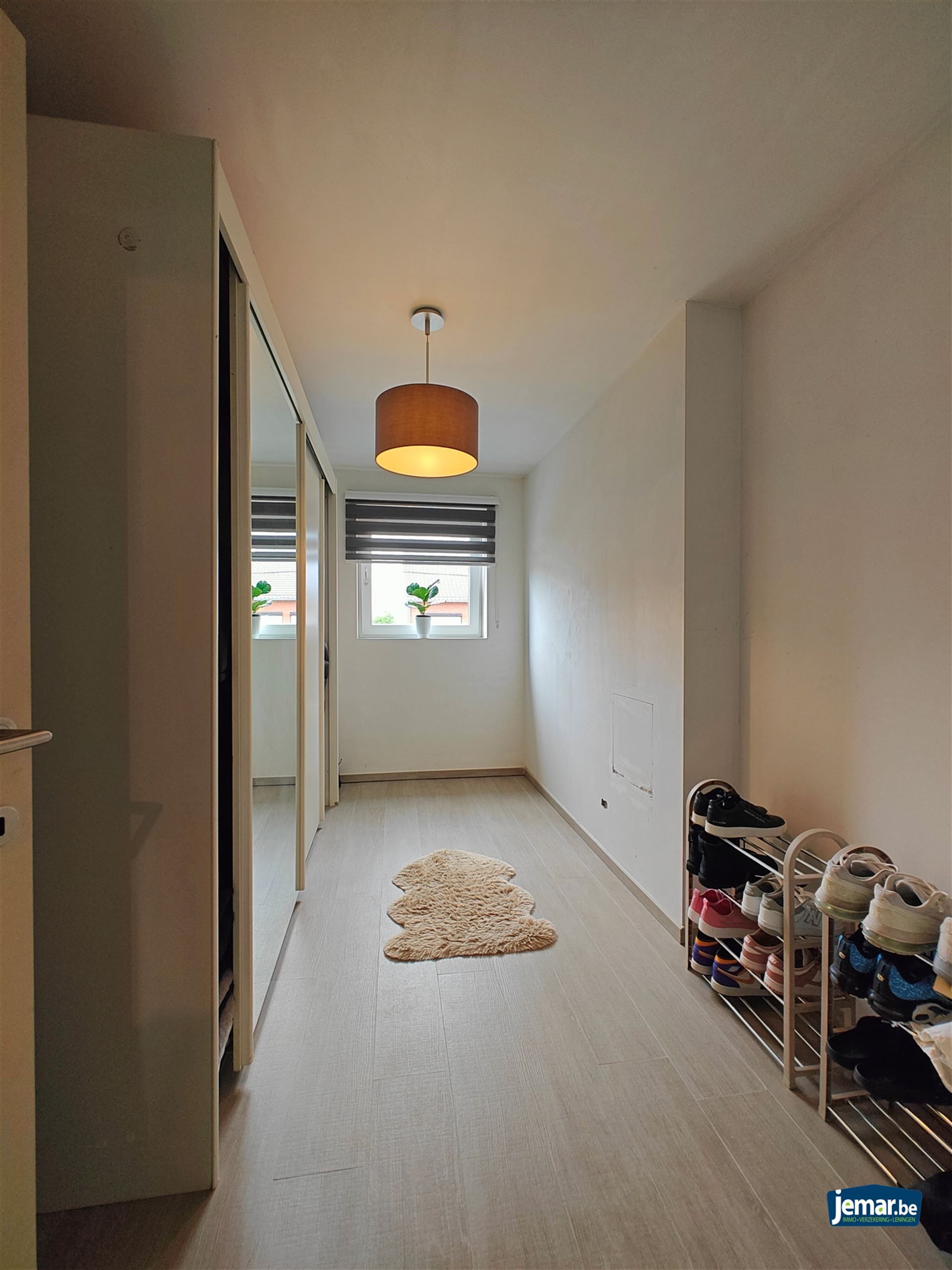 Woning met 5 slaapkamers, 2 badkamers en een grote garage foto 16