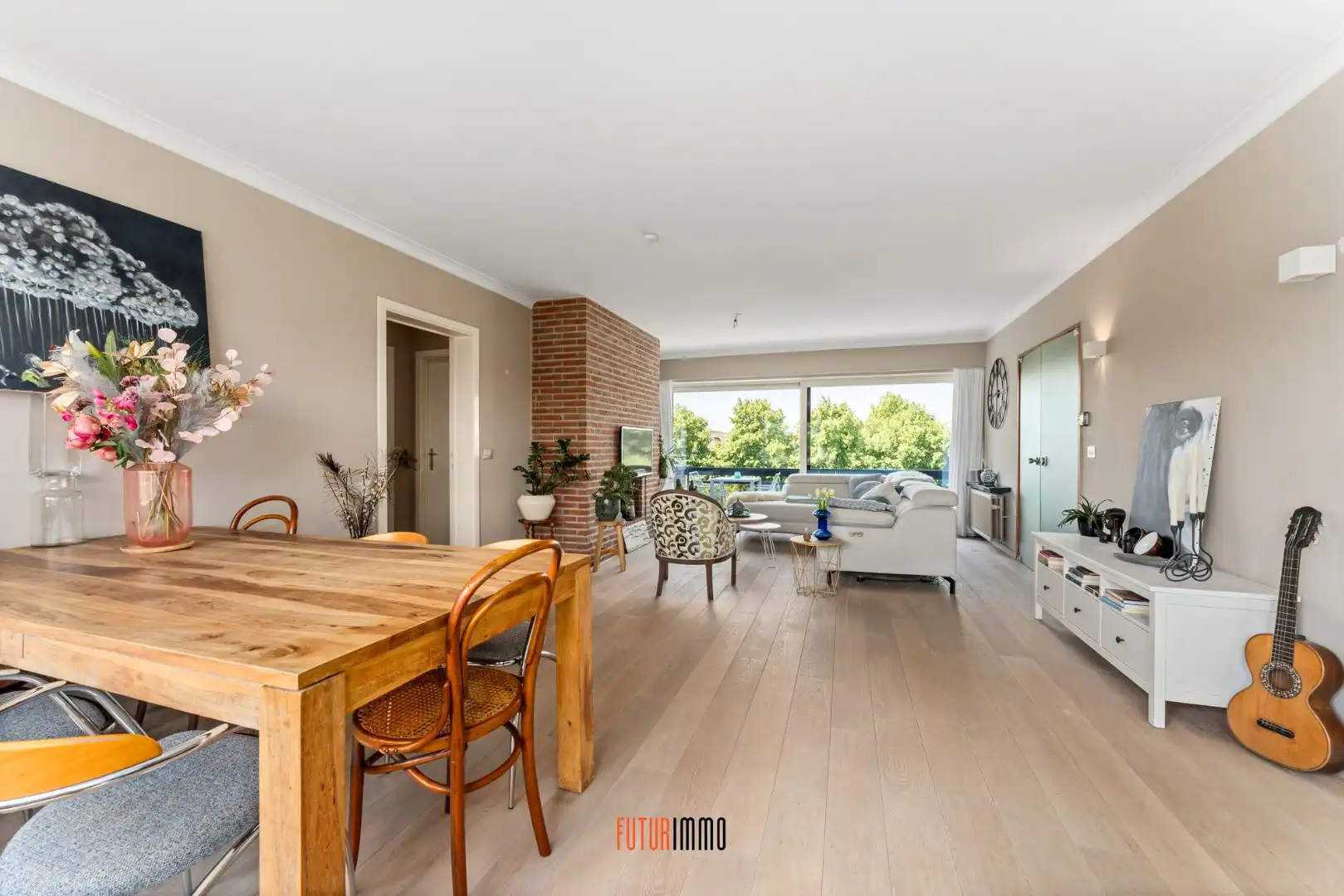 Lichtrijk en instapklaar appartement met garage te Kristus-Koning foto 2