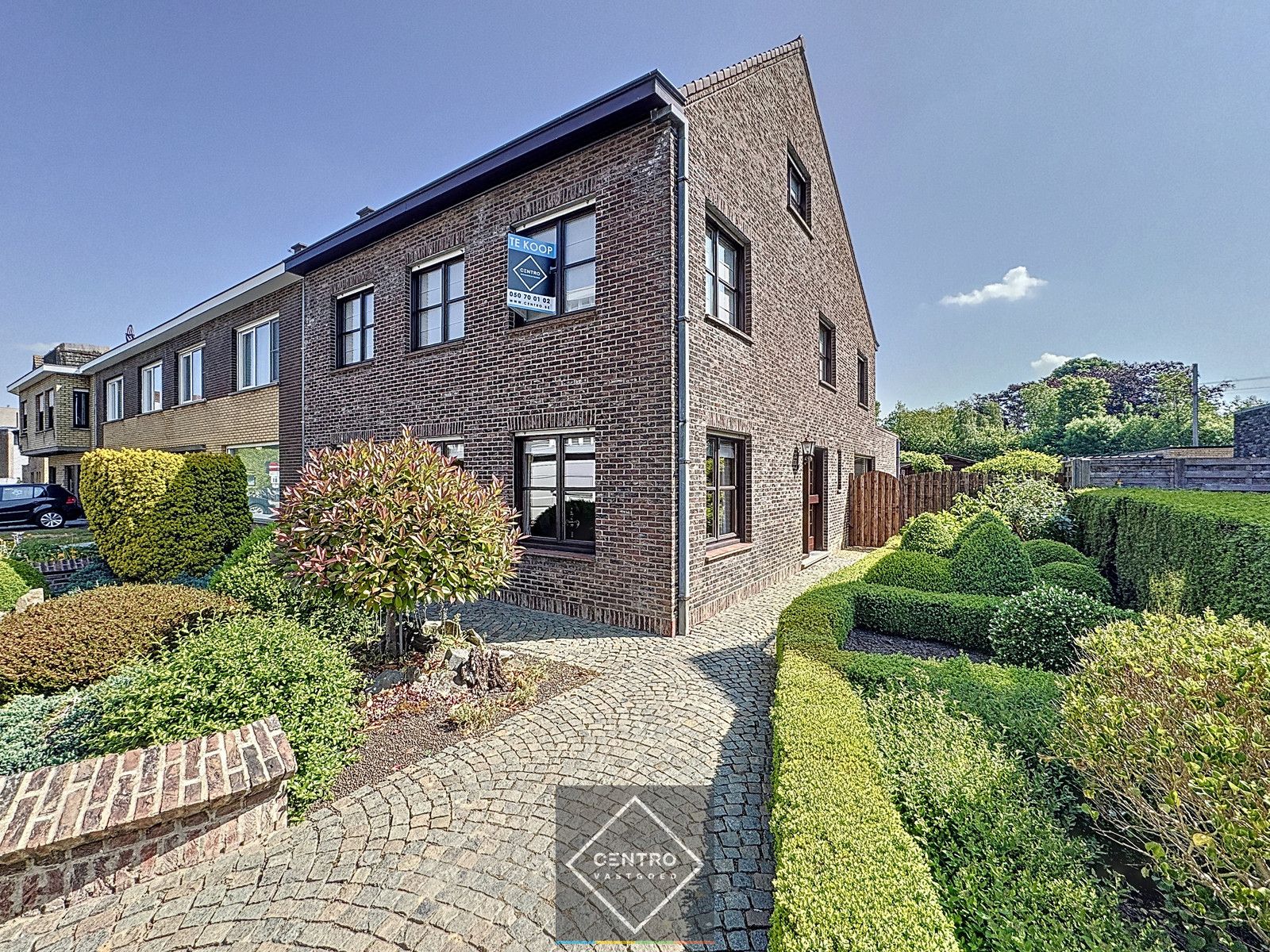 Hoofdfoto van de publicatie: PERFECT ONDERHOUDEN woning met 3  à 4 slpks en 2 garages!
