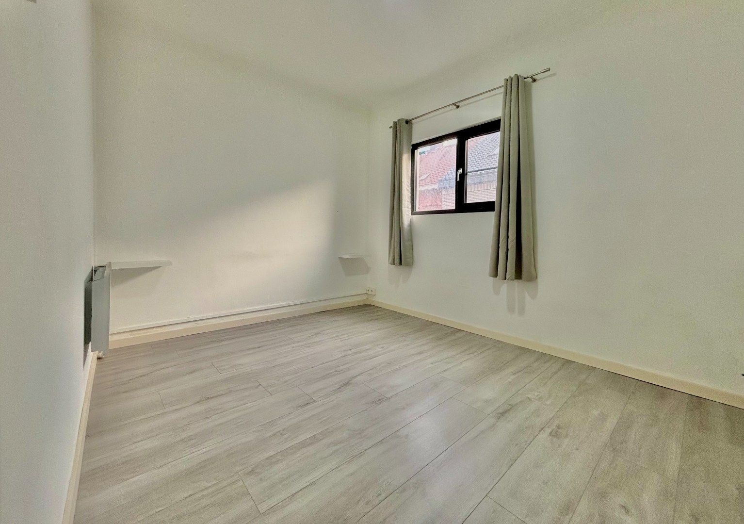 VOLLEDIG GERENOVEERDE EN ENERGIEZUINIGE WONING (EPC B) MET 3 SLPKS (4 MOGELIJK) foto 10