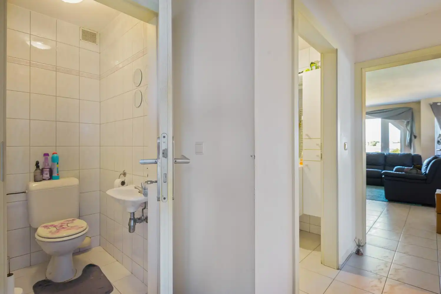 Instapklaar 2-slaapkamer appartement met royale garagebox en autostaanplaats! foto 10