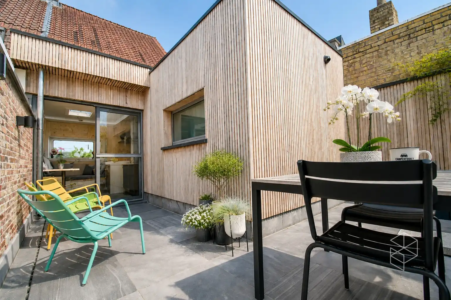 Mooie ruime instapklare woning met 2 slpk ( 3 slpks mogelijk) en koer foto 2