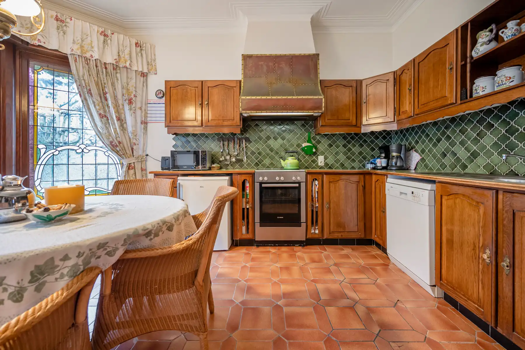 Imposante herenwoning met loods in hartje Overmere  foto 15