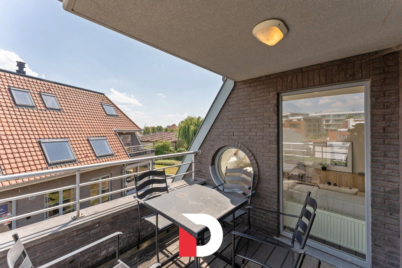 Ruim drieslaapkamerappartement met terras nabij zee foto 4