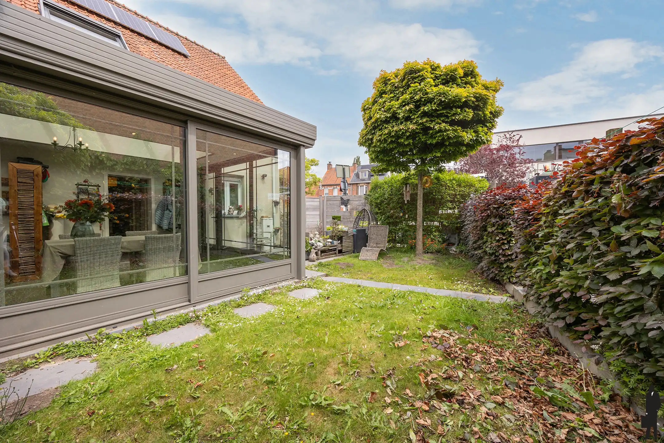 Charmante open bebouwing met zonnige tuin en garage foto 16