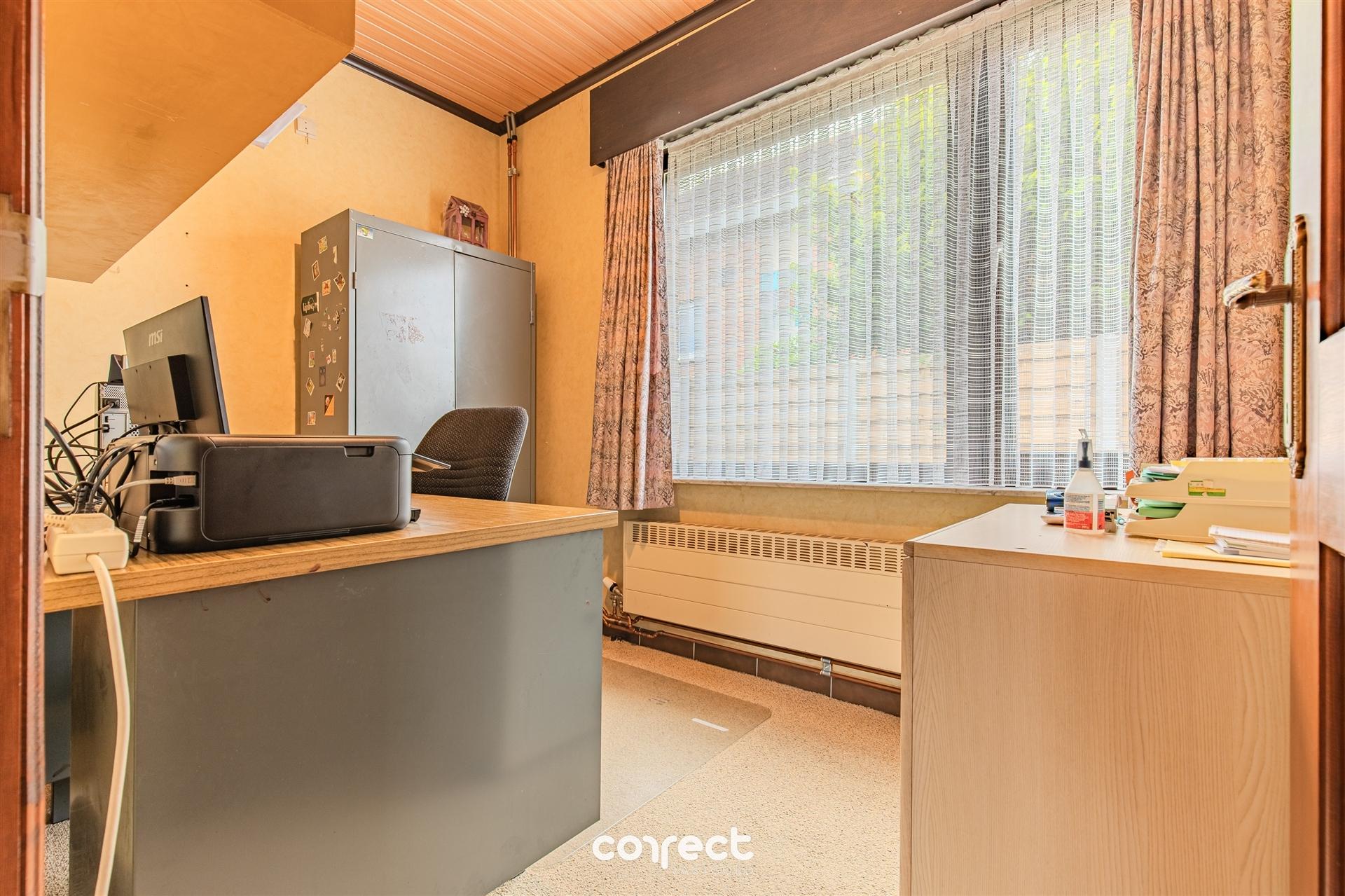Rustig gelegen, zeer verzorgde open laagbouwwoning op een groot perceel met weids uitzicht. foto 9