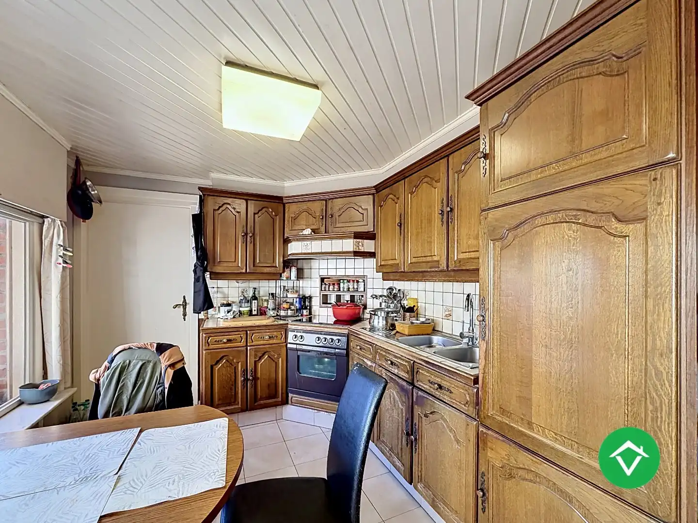 Woning met 3 slaapkamers en 2 garages te Eernegem foto 6