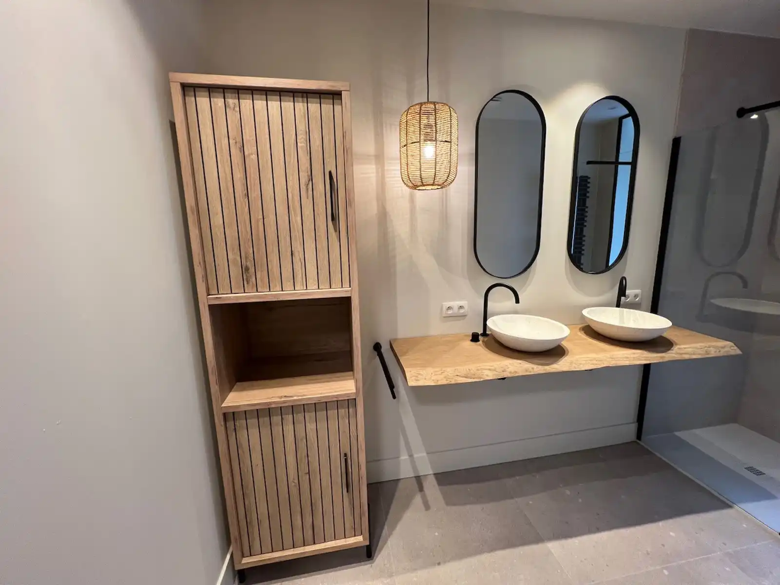 Centraal gelegen gerenoveerde woning met 2 slpk en terras foto 17