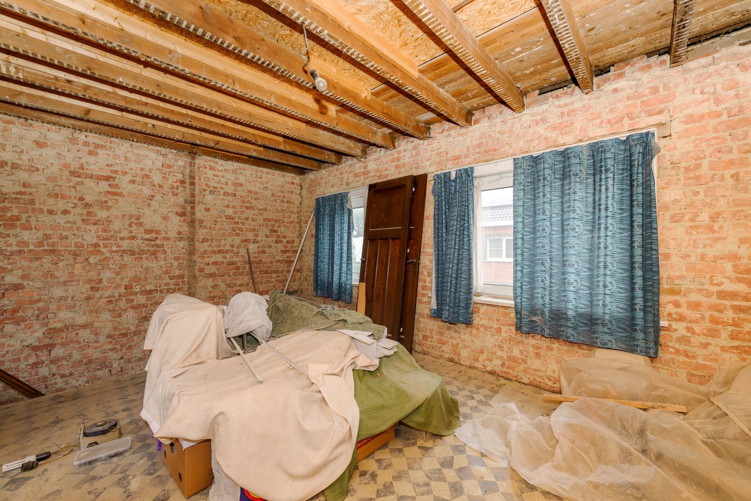 Totaal te renoveren woning te Pittem. foto 10
