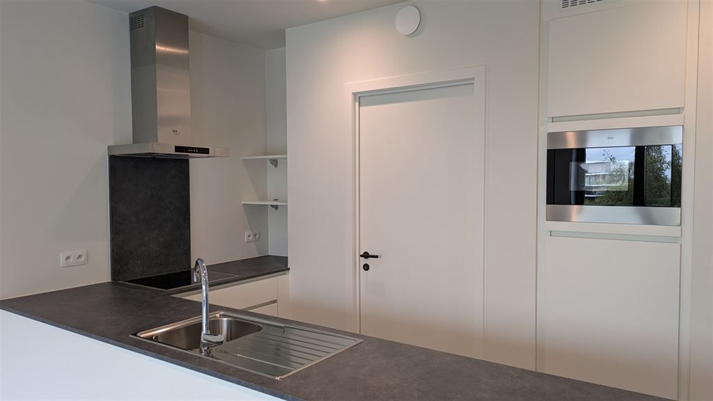 Nieuwbouw appartement met 1 slaapkamer en laadpaal voor de wagen foto 3