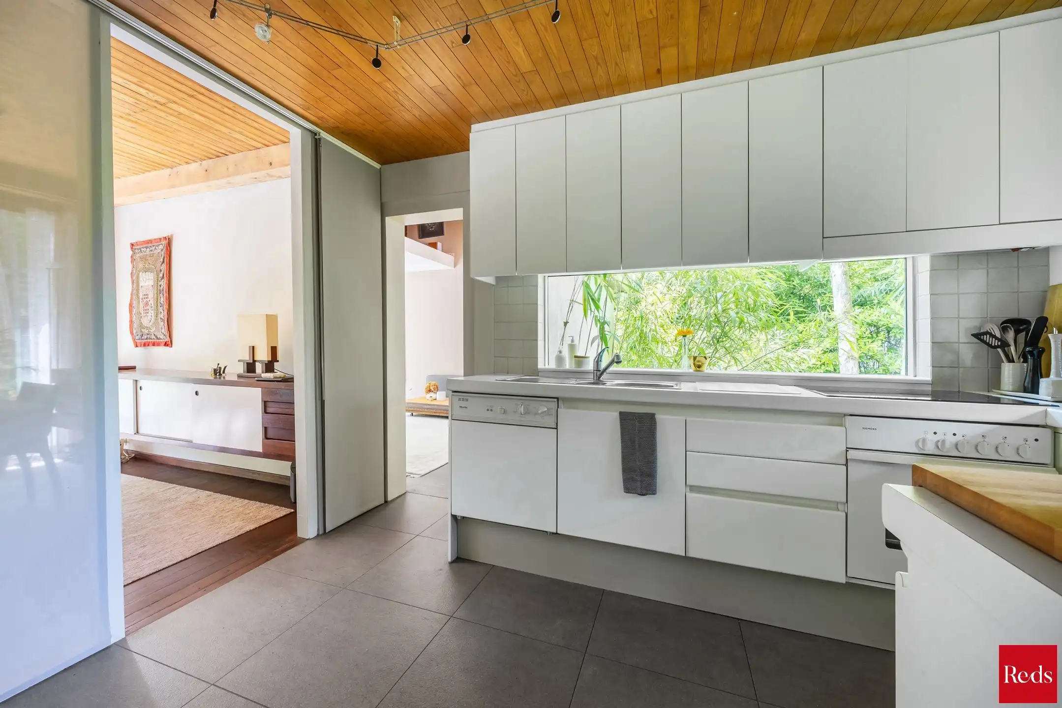 Architecturale woning in het groen met veel licht foto 11