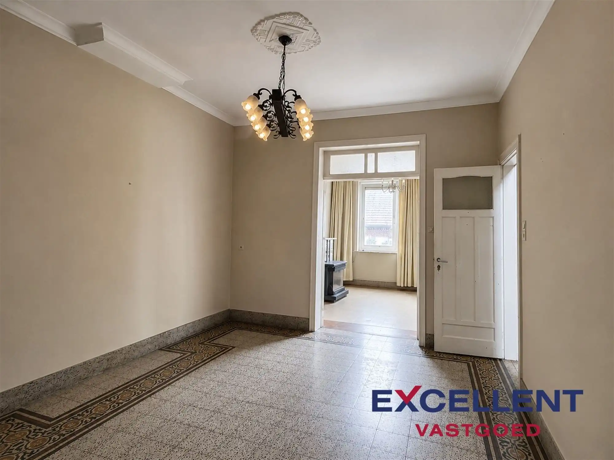 Karaktervolle ruime woning met tuin in Ronse foto 2