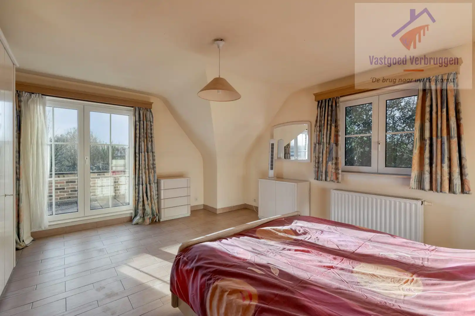 Open bebouwing met 4 slaapkamers en ruime tuin foto 15