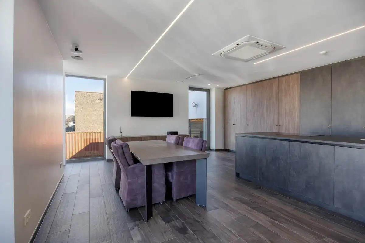 Grondig gerenoveerd KMO gebouw met magazijn en kantoorruimtes in Heverlee op een perceel van 11a19ca! – EPC -22,65 kWh/m² foto 22