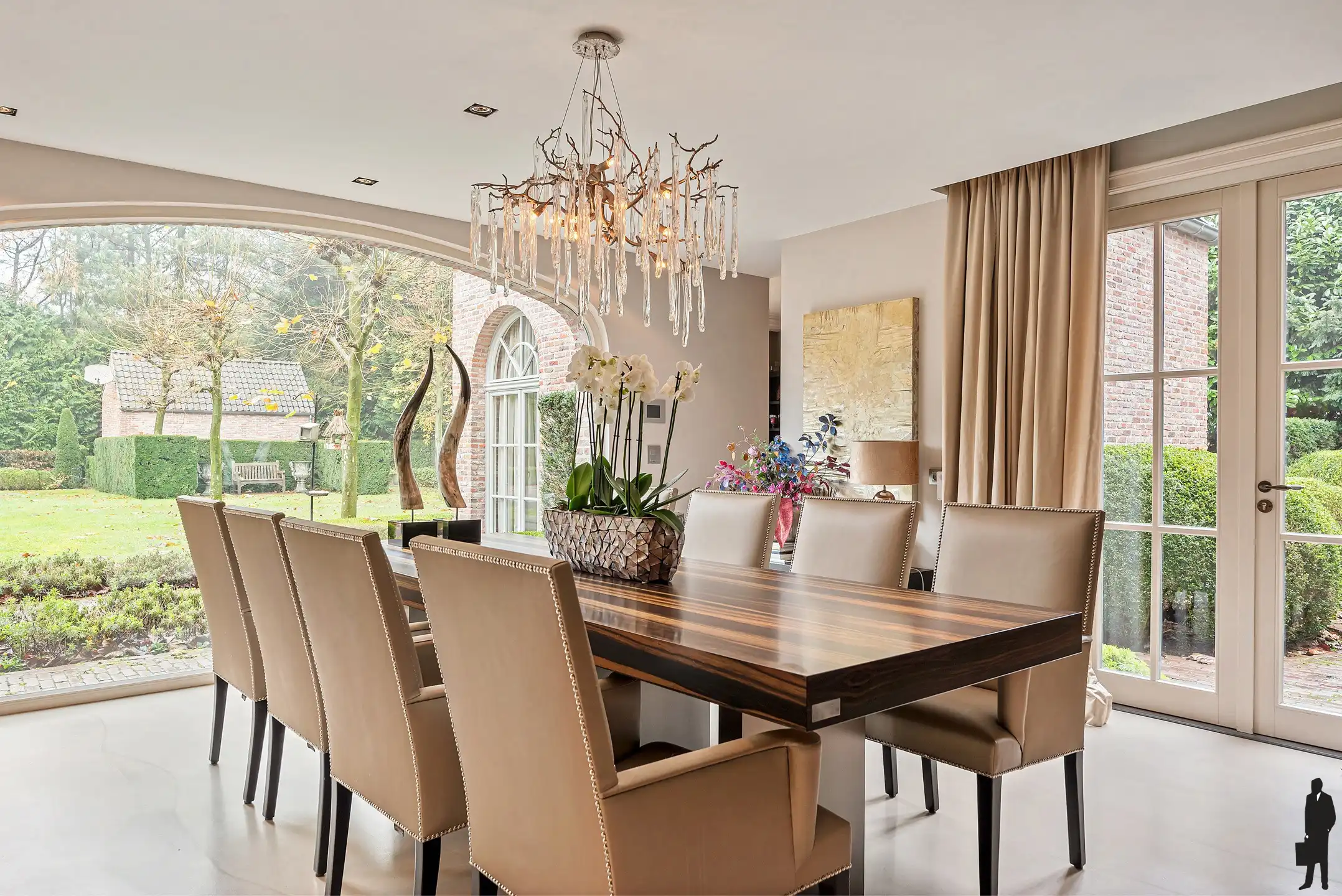 Villa van 600 m² met o.a. 4 slpk. en 3 badk.  foto 8