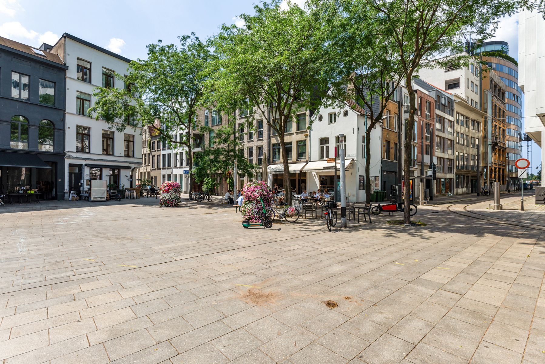 Stijlvol appartement met 30 m² terras en veel berging foto 21