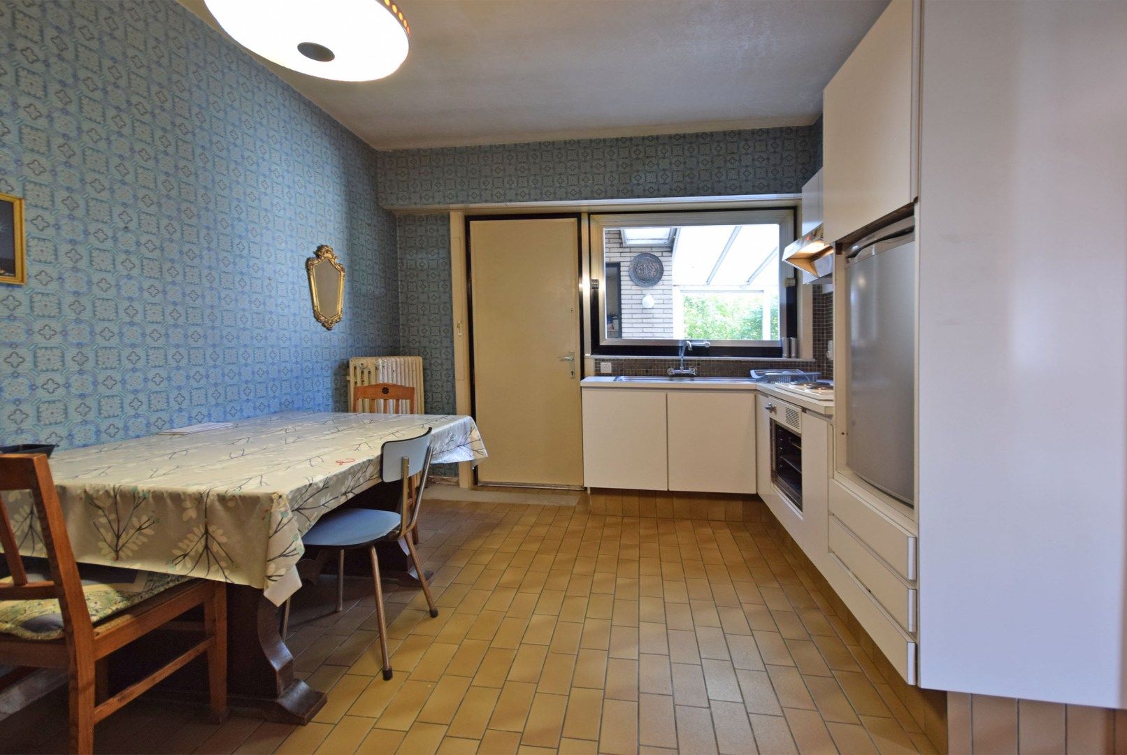 Karaktervolle halfopen bebouwing met ruime tuin te Roeselare foto 4