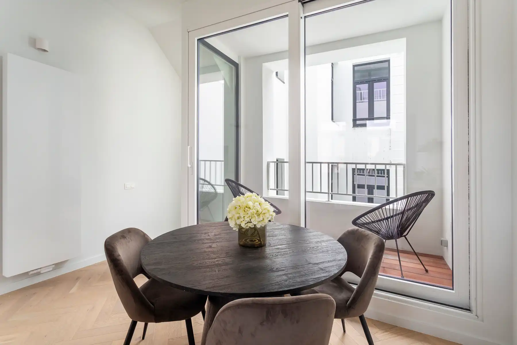 Hoogwaardig gerenoveerd appartement met terras op toplocatie foto 5