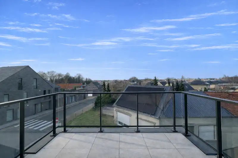 Appartement op het tweede verdiep met ruim terras voor- en achteraan. foto 7