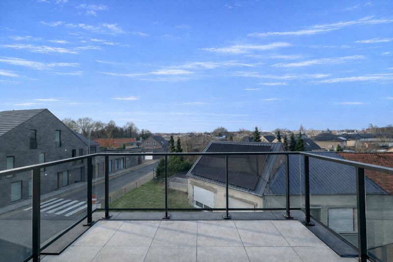 Appartement op het tweede verdiep met ruim terras voor- en achteraan. foto 7